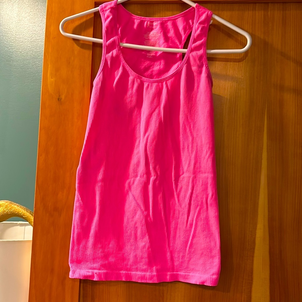 New without tags hot pink ribbed tank- large